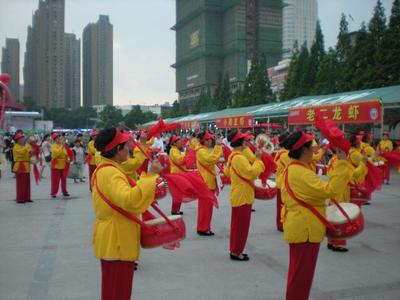 鑼鼓喧天展雄風(fēng)，文化策劃鑄精魂——記合肥金馬車(chē)文化傳播工作室的特色服務(wù)